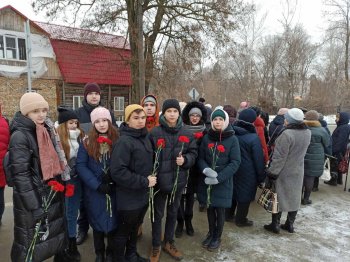 Церемония возложения цветов