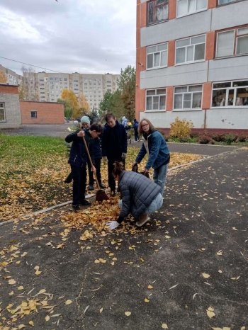 Уборка пришкольной территории